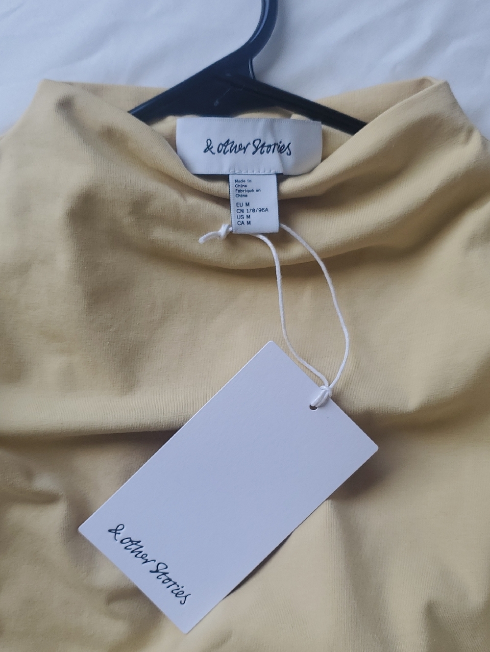 Sleeveless Mock-Neck Top light yellow - Picture 3 of 6